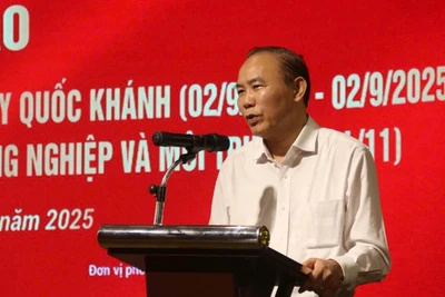 Thứ trưởng Phùng Đức Tiến phát biểu tại buổi họp báo.