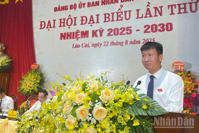 Bí thư Đảng bộ, Chủ tịch Ủy ban nhân dân tỉnh Lào Cai, Trần Huy Tuấn phát biểu tại đại hội. (Ảnh: THANH SƠN)