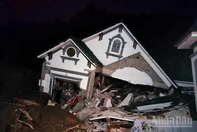 Hiện trường vụ lở núi khiến hai mẹ con tử vong. (Ảnh: THANH SƠN)