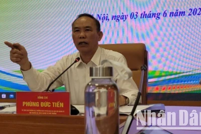 Tại cuộc họp báo ngày 3/6, Thứ trưởng Nông nghiệp và Môi trường Phùng Đức Tiến cho biết sẽ đề nghị Bộ Công an vào cuộc xác minh sự việc Công ty cổ phần chăn nuôi C.P bị tố bán thịt lợn bệnh.