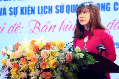 Cục trưởng Cục Văn hóa cơ sở, Gia đình và Thư viện Ninh Thị Thu Hương tại một sự kiện của ngành thư viện. (Ảnh CTTĐT). 