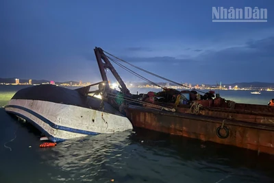 Lực lượng chức năng đang cố gắng tìm kiếm nạn nhân. 