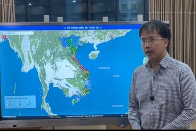 Ông Mai Văn Khiêm, Giám đốc Trung tâm Dự báo khí tượng thủy văn quốc gia cung cấp thông tin về diễn tiến bão số 10.