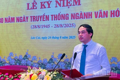 Bí thư Tỉnh ủy Đặng Xuân Trường phát biểu tại buổi lễ. (Ảnh: THANH SƠN)