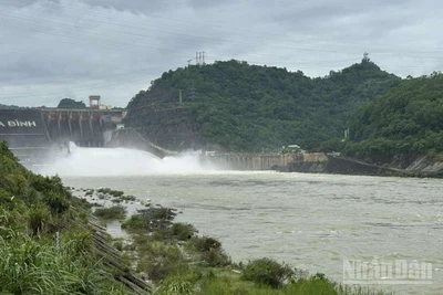 Bộ trưởng Nông nghiệp và Môi trường lệnh Giám đốc Công ty Thủy điện Hòa Bình mở 1 cửa xả đáy hồ Hòa Bình vào hồi 20 giờ ngày 29/9/2025.
