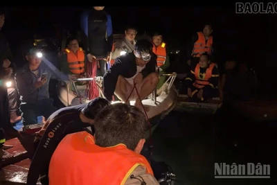 Các lực lượng cứu hộ có mặt tại hiện trường tìm kiếm người mất tích. (Ảnh CTV)