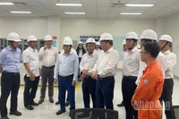 Đoàn công tác thăm, chúc Tết nhân viên tại Nhà máy Nhiệt điện Vĩnh Tân 2