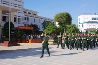 Các đơn vị ra quân huấn luyện.