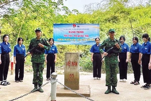 Đoàn viên, thanh niên xã Thiện Hưng tham gia chương trình "Tôi yêu Tổ quốc tôi".