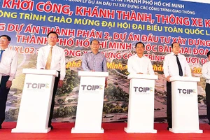 Khởi công Dự án đường cao tốc Thành phố Hồ Chí Minh-Mộc Bài, dự án trọng điểm quốc gia, sử dụng vốn đầu tư công thực hiện công tác đền bù, giải phóng mặt bằng.