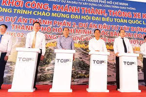 Khởi công Dự án đường cao tốc Thành phố Hồ Chí Minh-Mộc Bài, dự án trọng điểm quốc gia, sử dụng vốn đầu tư công thực hiện công tác đền bù, giải phóng mặt bằng.