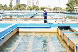 Nhà máy nước Thủ Đức lấy nguồn nước thô từ sông Đồng Nai, đồng thời là “trung tâm điều tiết” áp lực, cung cấp nước sinh hoạt chính cho Thành phố Hồ Chí Minh.