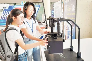 Trưng bày các sản phẩm khoa học tại Khu Công nghệ cao Thành phố Hồ Chí Minh.