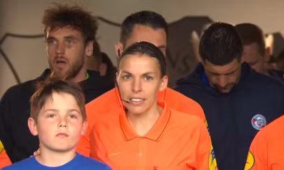 Tổ trọng tài toàn nữ đầu tiên trong lịch sử World Cup