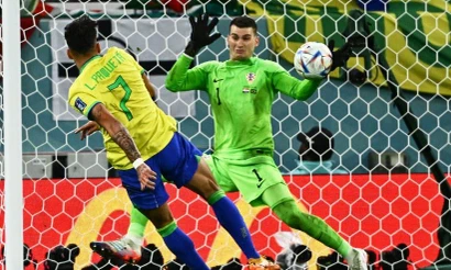 Thủ môn Croatia Dominik Livakovic đã chơi xuất sắc trong trận đấu với Brazil, ngày 9/12, tại vòng tứ kết World Cup 2022. (Ảnh: Getty Images)