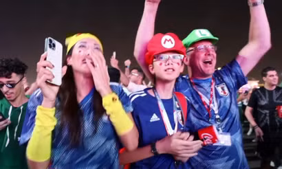 Cổ động viên Nhật Bản “vỡ òa” sau trận thắng Tây Ban Nha