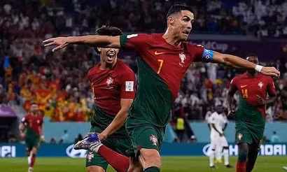 [Infographic] Cristiano Ronaldo thiết lập cột mốc lịch sử mới