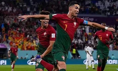 [Infographic] Cristiano Ronaldo thiết lập cột mốc lịch sử mới