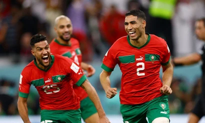Thành công của Maroc ở kỳ World Cup lần này có dấu ấn rõ nét từ các cầu thủ Maroc sinh ra và lớn lên ở nước ngoài, trong đó có ngôi sao Achraf Hakimi (số 2). (Ảnh: Reuters)