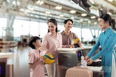 Hãng hàng không Vietnam Airlines khuyến nghị hành khách chủ động mua vé sớm và chỉ mua vé qua các kênh chính thức của hãng nhằm bảo đảm quyền lợi, tránh rủi ro vé giả, vé bị nâng giá hoặc các hành vi lừa đảo.