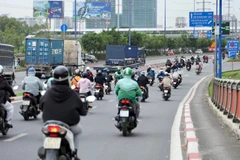 Người dân Thành phố Hồ Chí Minh tham gia giao thông.