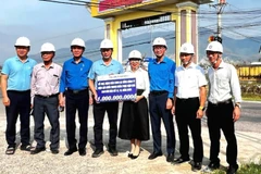 Đại diện EVNGENCO3 đến thăm động viên cán bộ, công nhân viên, người lao động tại công trường tỉnh Gia Lai.