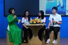 Các sinh viên nhận học bổng giao lưu tại chương trình.