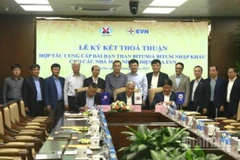 Đại diện lãnh đạo TKV và EVN, EVNGENCO1 ký thỏa thuận cung cấp than nhập khẩu dài hạn.