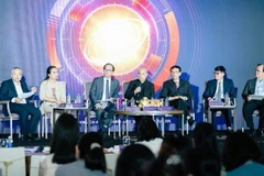 Các chuyên gia y tế thảo luận tại hội thảo về chiến lược điều trị nhiễm trùng đa chuyên khoa.