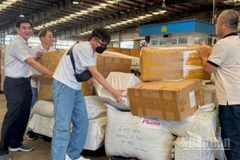 Lô hàng hỗ trợ đầu tiên được vận chuyển trên chuyến bay VN1376 trong ngày 31/10 và VN1366 ngày 1/11 từ Thành phố Hồ Chí Minh đến Huế để chuyển tiếp đến các vùng bị ảnh hưởng của mưa lũ.