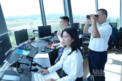 Kíp trực Đài Kiểm soát không lưu Phù Cát.