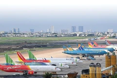 Hiện tại, Việt Nam chưa có hãng hàng không nào mở đường bay đến, hoặc bay qua không phận Venezuela.