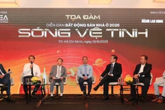 Các chuyên gia, đại diện các đơn vị trao đổi tại diễn đàn. (Ảnh: HOÀNG TRIỀU)