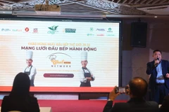 Đại diện dự án giới thiệu về chương trình Mạng lưới đầu bếp hành động.