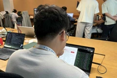 Các cộng sự nghiên cứu và thiết kế nền tảng cuutro.vucar.vn để kết nối các nhóm thiện nguyện thực hiện công tác cứu trợ tại các địa phương gặp thiên tai, bão lũ. 