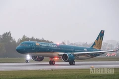 Hàng loạt chuyến bay của Vietnam Airlines bị hủy do ảnh hưởng bão Wipha.