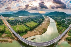 Chủ tịch nước tặng thưởng Huân chương Lao động hạng 3 cho 5 tập thể có thành tích xuất sắc trong phong trào thi đua hoàn thành 3.000km đường bộ cao tốc và phát triển kết cấu hạ tầng đồng bộ, hiện đại.