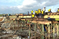 Ngành đường sắt huy động phương tiện, nhân lực tập trung khắc phục hậu quả mưa lũ.