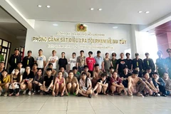 Các đối tượng tại cơ quan chức năng.