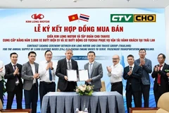 Đại diện hai doanh nghiệp tại lễ ký hợp đồng mua bán. (Ảnh: CTV)
