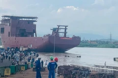 Hạ thủy thành công tàu dịch vụ năng lượng vượt tiến độ 1 tháng.