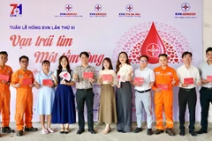 Đông đảo cán bộ, công nhân viên, người lao động Tổng công ty Phát điện 3 tham gia hiến máu.