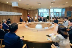 Đoàn công tác Liên danh nhà đầu tư dự án Đại lộ-cảnh quan sông Hồng đi tìm hiểu, học tập kinh nghiệm triển khai tại Hàn Quốc.