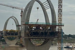 Dự án nâng cấp tuyến vận tải thủy sông Đuống (cầu Đuống mới) bị "lỡ hẹn" không thể hoàn thành đưa vào khai thác cuối năm nay theo đúng kế hoạch.