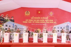 Tập đoàn Đèo Cả phối hợp Ủy ban nhân dân tỉnh Nghệ An khởi công xây dựng tòa nhà Khám chữa bệnh Trung tâm Y tế Tương Dương (xã Tương Dương) và Trường Mầm non Mường Ải (xã Mường Típ).