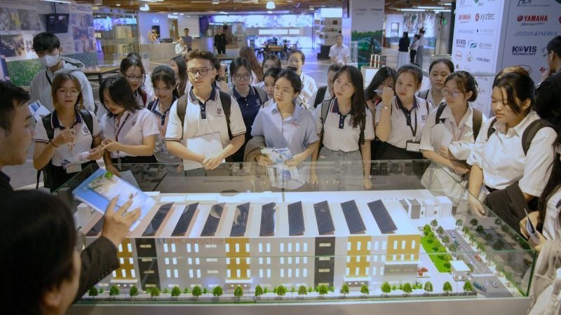 Aerial Robot-Cánh tay robot gắn vào UAV được tạo ra từ tổ hợp công nghệ Robotics và UAV.