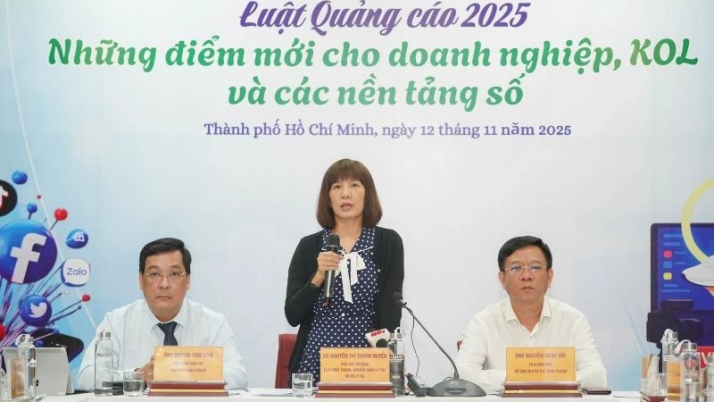 Các đại biểu chủ trì Toạ đàm "Luật Quảng cáo 2025: Những điểm mới cho doanh nghiệp, KOL và các nền tảng số".