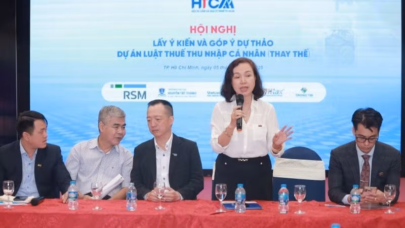 Các đại biểu chủ trì thảo luận góp ý về Dự án Luật thuế thu nhập cá nhân (thay thế).