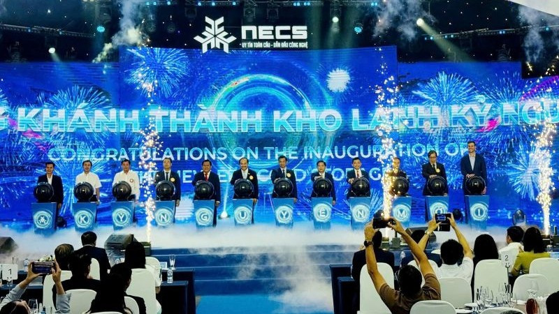 Các đại biểu thực hiện nghi thức khánh thành Kho lạnh Kỷ Nguyên Mới tại Tây Ninh.