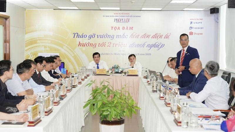 Quang cảnh Tọa đàm “Tháo gỡ vướng mắc hóa đơn điện tử, hướng tới 2 triệu doanh nghiệp”.